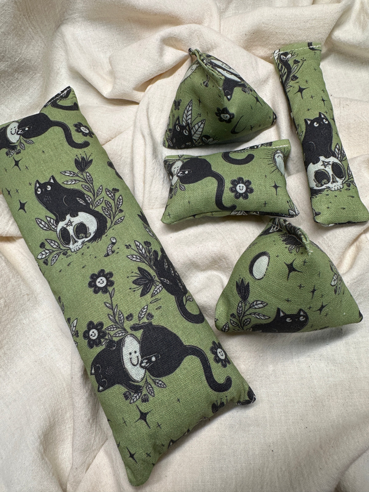 Green Spooky Cat Toys