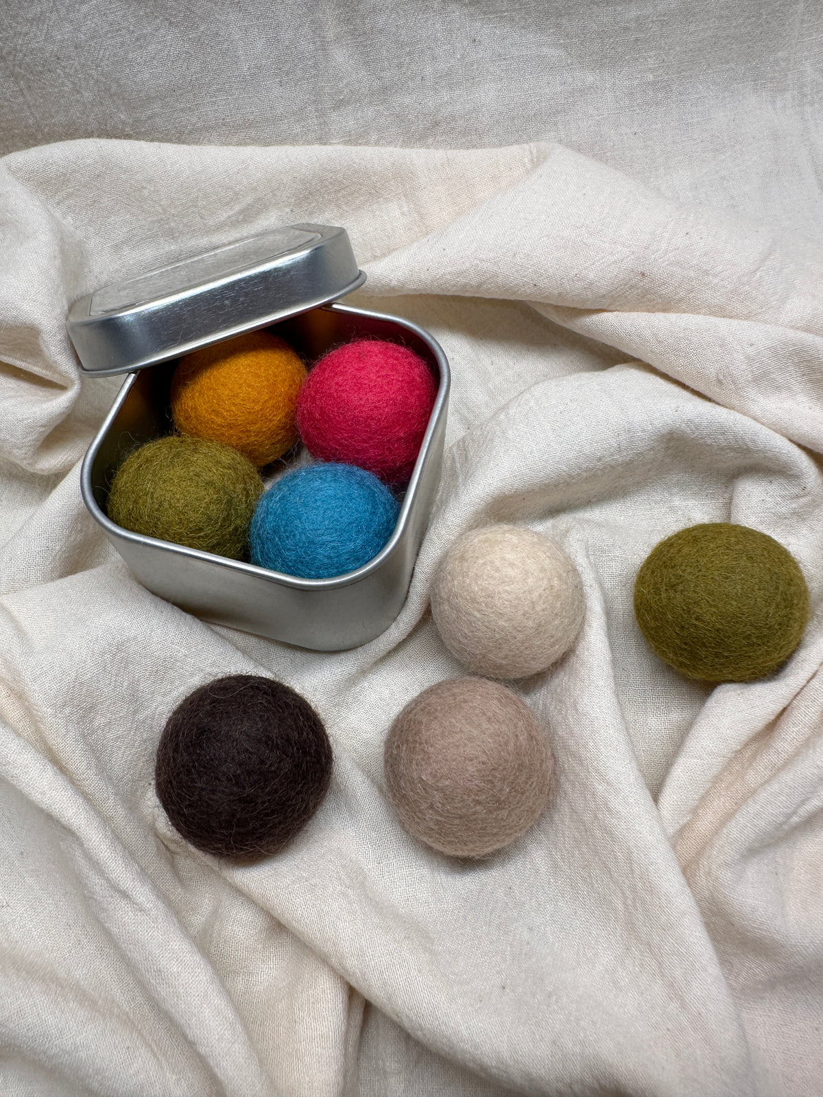 Catnip Wool Ball Tin